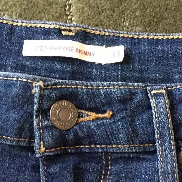 Levis - Picture 3 of 6